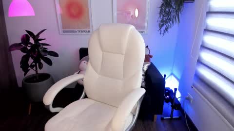 Victoria  online show from March 2025 01:35:02 PM