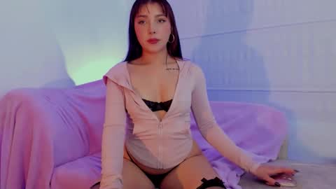 Snapshot of victoria_laurent chatting on December 2025 07:18:01 PM Victoria Laurent online show from December 2025 07:18:01 PM