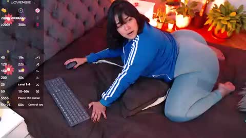 Snapshot of victoria_monteroo chatting on June 2026 01:17:02 AM Call me Vic online show from June 2026 01:17:02 AM