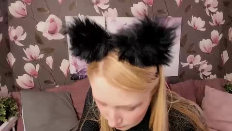 Snapshot of victoria_nixx chatting on December 2025 03:29:02 PM Victoria online show from December 2025 03:29:02 PM