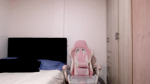 Snapshot of victoria_smile_ chatting on January 2025 03:18:01 PM Victoria online show from January 2025 03:18:01 PM