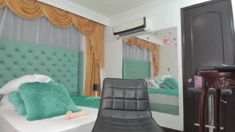 Snapshot of victoria_sweets_ chatting on February 2025 01:55:01 AM victoria_sweets_ online show from February 2025 01:55:01 AM