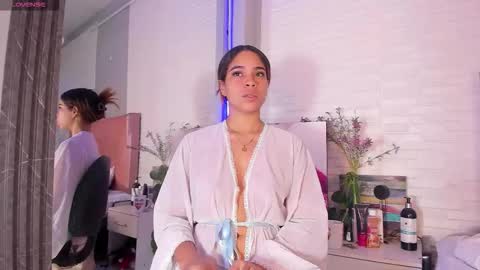 Victoria online show from December 2025 07:21:01 PM