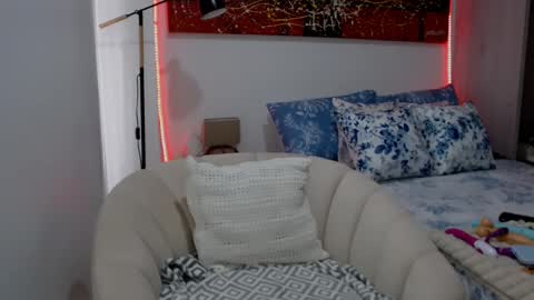 victoriahispanic online show from March 2025 07:06:02 PM