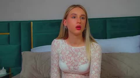 Snapshot of victoriahopson chatting on September 2025 06:54:01 PM Victoria online show from September 2025 06:54:01 PM