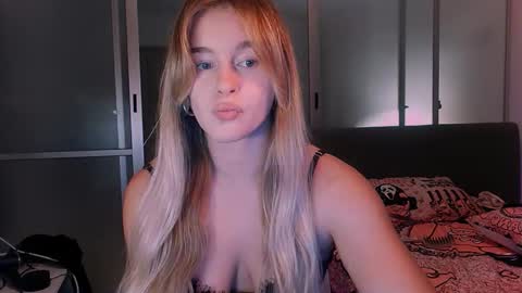 Eva and Victor online show from October 2025 12:04:02 PM