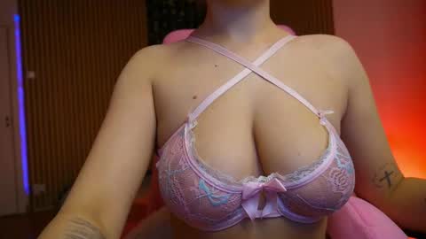 Snapshot of victoriarim chatting on February 2026 06:24:01 AM victoriarim online show from February 2026 06:24:01 AM