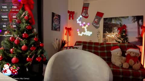 Snapshot of victorias_world chatting on December 2025 08:36:02 PM Viktoria online show from December 2025 08:36:02 PM