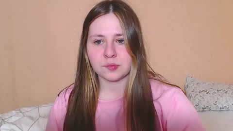 Snapshot of victoriassecrets_ chatting on February 2025 03:27:01 PM victoriassecrets_ online show from February 2025 03:27:01 PM