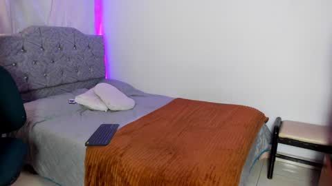 Snapshot of victoriathomponss chatting on January 2025 04:44:02 PM Victoria online show from January 2025 04:44:02 PM