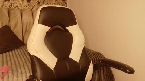 Victoria online show from November 2025 07:57:02 PM