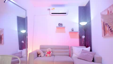 Snapshot of vienah_louis chatting on February 2026 02:54:01 AM vienah_louis online show from February 2026 02:54:01 AM