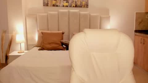 viictoria_joness online show from February 2026 06:01:02 PM