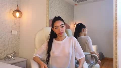 Snapshot of viiolet_whitee chatting on November 2025 07:36:03 PM Violet online show from November 2025 07:36:03 PM