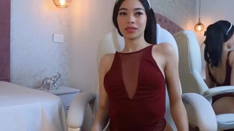 Snapshot of viiolet_whitee chatting on November 2025 08:22:01 PM Violet online show from November 2025 08:22:01 PM