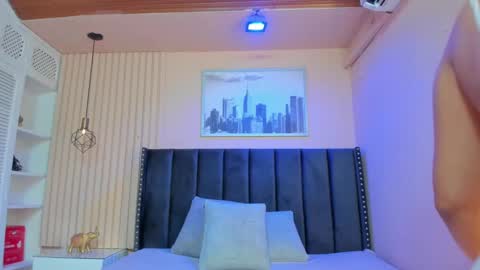 Viiolett online show from February 2025 07:19:02 PM