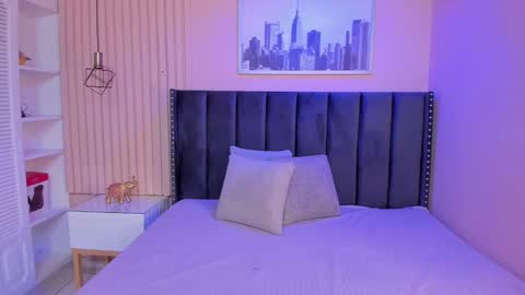 Viiolett online show from February 2025 08:16:02 PM