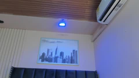 Viiolett online show from March 2025 07:56:01 PM