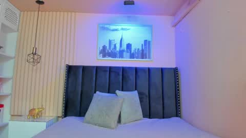 Viiolett online show from March 2025 07:26:02 PM