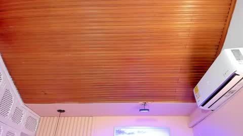 Viiolett online show from October 2025 12:03:01 PM