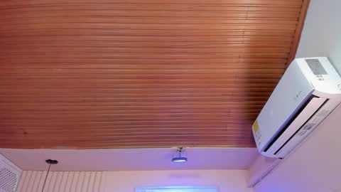 Viiolett online show from October 2025 08:32:02 PM