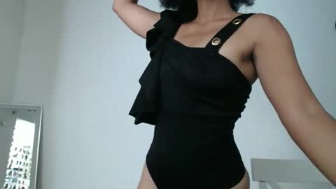 viiolettaaa online show from April 2026 07:56:02 PM