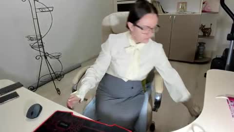 Ukrainian-woman online show from November 2025 04:10:02 AM