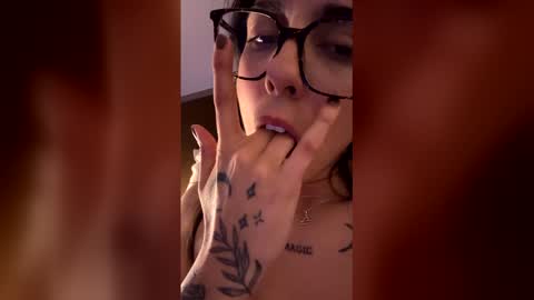 vikiangeletti online show from April 2026 12:42:02 AM