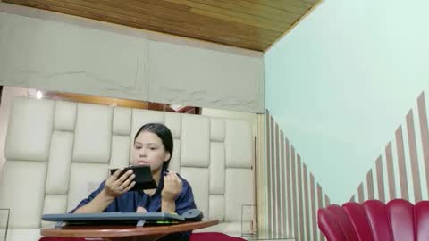 vikiTomson online show from February 2026 12:37:02 PM