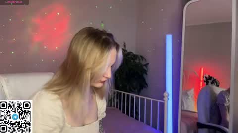 Snapshot of vikky_moon chatting on June 2026 12:43:02 AM Vikky online show from June 2026 12:43:02 AM