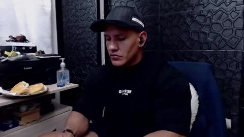 Viktor Herrera online show from February 2025 01:36:02 AM