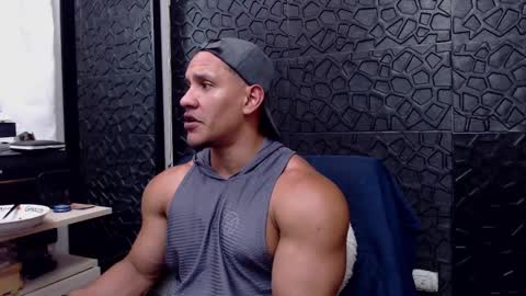 Viktor Herrera online show from February 2025 06:41:01 PM