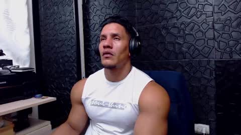 Viktor Herrera online show from March 2025 01:23:01 AM