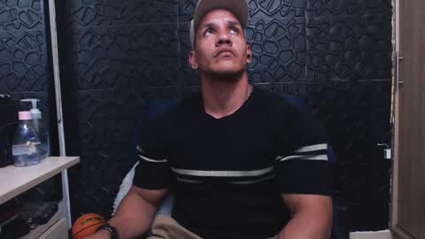 Viktor Herrera online show from October 2025 06:12:01 AM