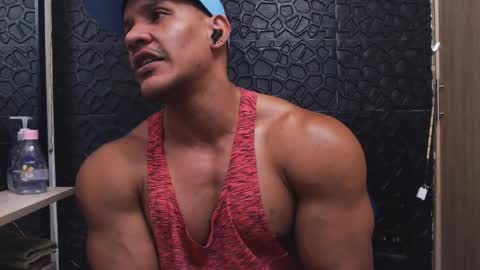 Viktor Herrera online show from October 2025 03:53:01 PM