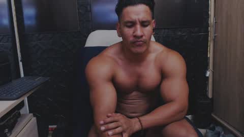 Snapshot of viktorherrera chatting on May 2026 06:10:02 AM Viktor Herrera online show from May 2026 06:10:02 AM
