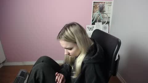 viktoria_lovely online show from December 2024 09:17:02 AM