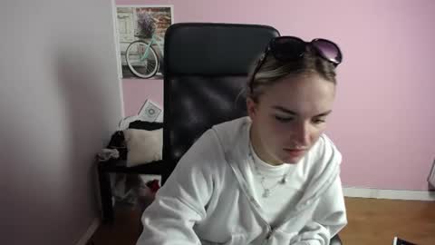Snapshot of viktoria_lovely chatting on July 2026 07:00:01 AM viktoria_lovely online show from July 2026 07:00:01 AM