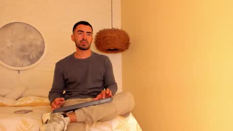 Snapshot of vince_colin chatting on December 2025 05:01:01 AM VINCE online show from December 2025 05:01:01 AM