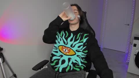 Vincent Strong online show from December 2024 08:05:02 AM