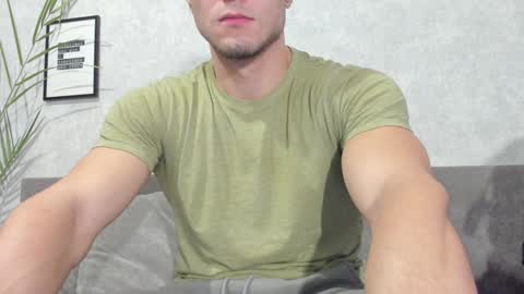 Snapshot of vincent_o chatting on December 2024 08:14:02 PM Vincent. uncut 18cm online show from December 2024 08:14:02 PM