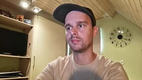 Snapshot of vincentbb1 chatting on October 2025 03:19:02 PM Vincent online show from October 2025 03:19:02 PM