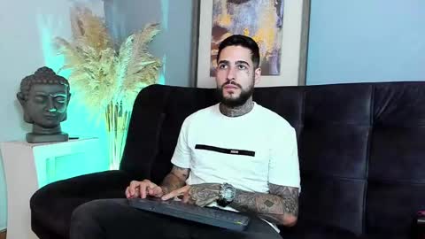 Snapshot of vincentsartori chatting on November 2025 07:57:01 PM Vincent Sartori online show from November 2025 07:57:01 PM