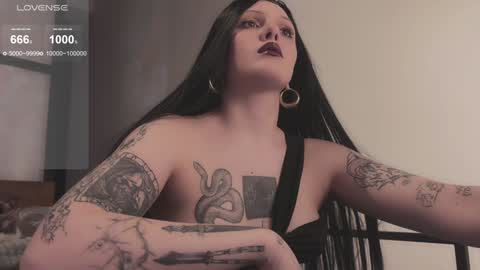 Snapshot of vinylstore chatting on January 2025 07:16:01 PM Diva Silvia online show from January 2025 07:16:01 PM