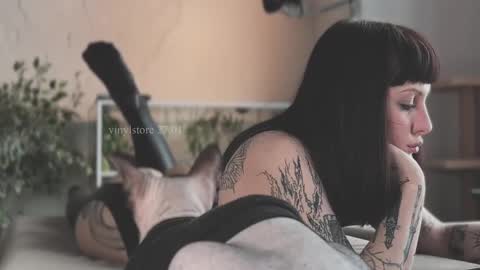 Snapshot of vinylstore chatting on January 2025 08:07:02 AM Diva Silvia online show from January 2025 08:07:02 AM