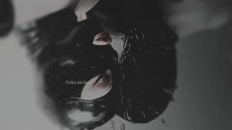 Snapshot of vinylstore chatting on February 2025 11:30:01 AM Diva Silvia online show from February 2025 11:30:01 AM