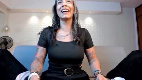 Snapshot of violeet_scott chatting on January 2025 10:50:02 AM Violett Everyday From 0530 to 1430 Col Time online show from January 2025 10:50:02 AM