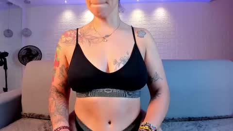 Snapshot of violeet_scott chatting on February 2025 01:44:01 PM Violett Everyday From 0530 to 1430 Col Time online show from February 2025 01:44:01 PM