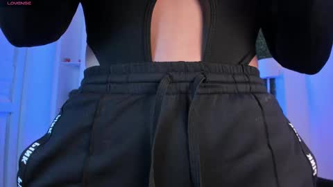 Snapshot of violeet_scott chatting on September 2025 10:48:01 AM Violett Everyday From 0530 to 1430 Col Time online show from September 2025 10:48:01 AM