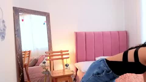 violet__15 online show from May 2026 12:21:02 PM